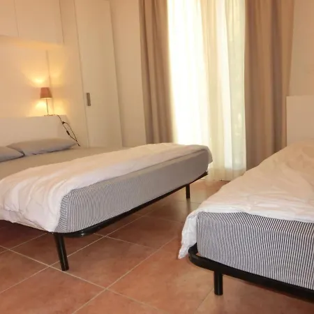Modern Flat With Swimming Pool And Solarium Μπιμπιόνε