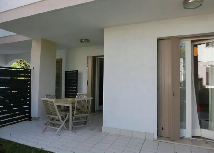 Daire Modern Flat With Swimming Pool And Solarium